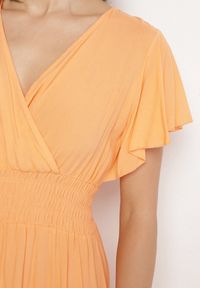 Born2be - Pomarańczowa Wiskozowa Kopertowa Sukienka o Rozkloszowanym Kroju Nellrive. Okazja: na co dzień. Typ kołnierza: dekolt w serek. Kolor: pomarańczowy. Materiał: wiskoza. Długość rękawa: krótki rękaw. Typ sukienki: kopertowe. Styl: casual, elegancki #6