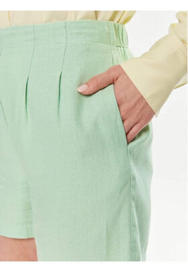 Vero Moda Szorty materiałowe Jesmilo 10279694 Zielony Regular Fit. Kolor: zielony. Materiał: len, wiskoza