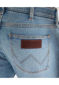 Wrangler - MĘSKIE SPODNIE WRANGLER GREENSBORO AIRY BLUE 112378458 #4