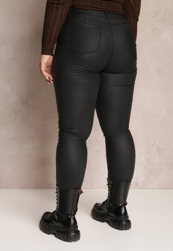 Renee - Czarne Spodnie Skinny Push Up Zilli. Kolekcja: plus size. Kolor: czarny