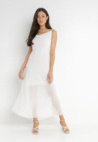 Born2be - Biała Sukienka Philice. Kolor: biały. Materiał: tkanina. Długość rękawa: na ramiączkach. Wzór: aplikacja, gładki. Styl: glamour. Długość: maxi #4