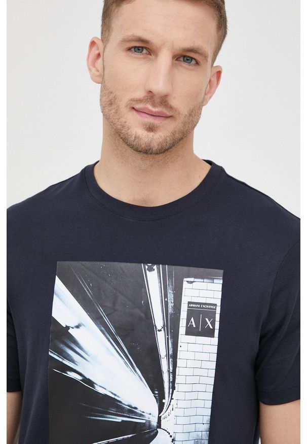 Armani Exchange t-shirt bawełniany kolor granatowy z nadrukiem. Kolor: niebieski. Materiał: bawełna. Wzór: nadruk