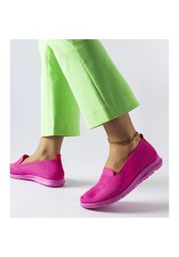 Inna Różowe materiałowe tenisówki Aoife. Nosek buta: okrągły. Kolor: różowy. Materiał: materiał. Sezon: lato. Styl: elegancki #4