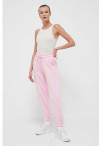 adidas Originals spodnie dresowe bawełniane kolor różowy z aplikacją. Kolor: różowy. Materiał: bawełna, dresówka. Wzór: aplikacja #3