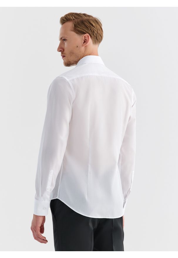 Pako Lorente - PAKO LORENTE – Koszula męska P000B-1X-001-B. Typ kołnierza: kołnierzyk klasyczny. Kolor: czarny. Materiał: bawełna. Długość rękawa: długi rękaw. Długość: długie. Wzór: gładki. Styl: klasyczny, elegancki