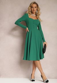 Renee - Zielona Rozkloszowana Sukienka Midi z Guzikami i Głębokim Dekoltem Salaria. Kolor: zielony. Długość: midi #4
