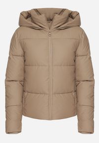 Born2be - Ciemnobeżowa Pikowana Kurtka o Prostym Kroju z Kapturem i Kieszeniami Leolea. Okazja: na co dzień, na spacer. Typ kołnierza: kaptur. Kolor: beżowy. Materiał: jeans. Sezon: zima. Styl: casual #7