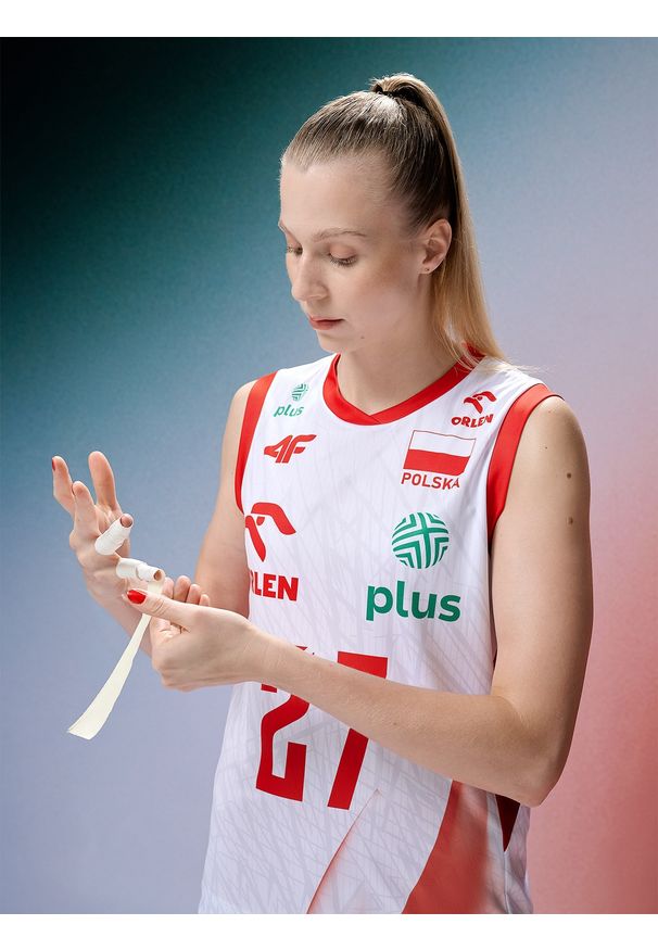 4f - 4F Koszulka meczowa replika domowa z możliwością personalizacji damska 4F x Polska Siatkówka - biała XXL. Kolor: wielokolorowy. Materiał: syntetyk, dzianina, materiał, włókno. Wzór: aplikacja, gładki, napisy, ze splotem. Sport: siatkówka