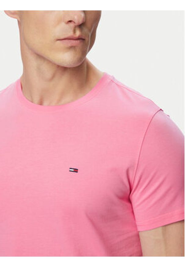 Tommy Jeans T-Shirt DM0DM04411 Różowy jasny Slim Fit. Kolor: różowy. Materiał: bawełna