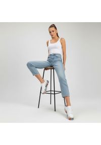 Sneakersy damskie Filippo, cholewka ze skóry naturalnej klasyczna niska forma z wiązaniem masywna platforma z dekoracyjnym wzorem wygodny miejski fas. Okazja: na co dzień. Kolor: biały. Materiał: skóra. Szerokość cholewki: normalna. Obcas: na platformie #3