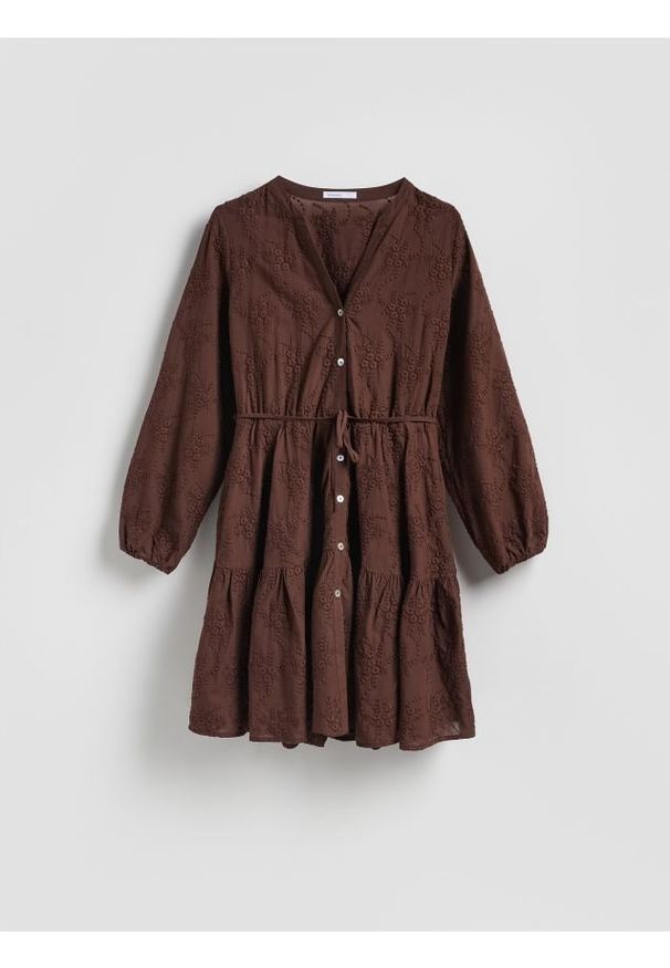 Reserved - Sukienka z haftem - ciemnobrązowy. Kolor: brązowy. Materiał: tkanina, bawełna. Wzór: haft