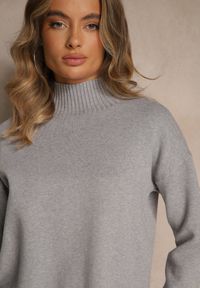 Renee - Szary Gładki Golf Casual Raliana. Okazja: na co dzień. Typ kołnierza: golf. Kolor: szary. Materiał: skóra, jeans. Długość rękawa: długi rękaw. Długość: długie. Wzór: gładki. Styl: casual #4