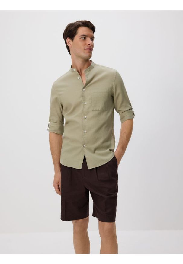 Reserved - Koszula slim fit ze stójką - oliwkowy. Typ kołnierza: kołnierzyk stójkowy. Kolor: oliwkowy. Materiał: bawełna, tkanina
