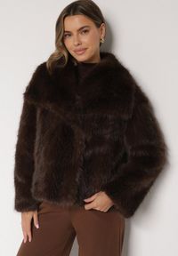 Born2be - Brązowa Futrzana Kurtka z Cieniowanym Wzorem Monizavia. Okazja: na co dzień. Kolor: brązowy. Materiał: futro. Styl: casual, klasyczny #1