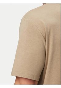Guess T-Shirt M6GI21 K3053 Khaki Regular Fit. Kolor: brązowy. Materiał: bawełna #5