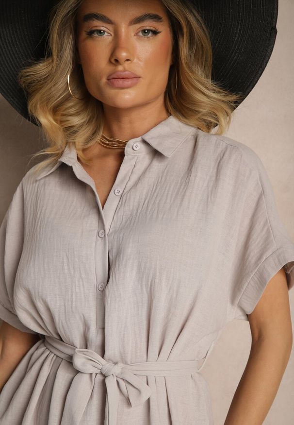 Renee - Jasnoszara Wiskozowa Sukienka Koszulowa z Wiązanym Paskiem w Talii Vanisti. Okazja: na co dzień. Typ kołnierza: kołnierzyk klasyczny. Kolor: szary. Materiał: wiskoza. Długość rękawa: krótki rękaw. Typ sukienki: koszulowe. Styl: klasyczny, elegancki, casual