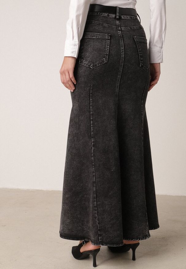 Born2be - Czarna Bawełniana Spódnica Denimowa o Kroju Syrenki z Paskiem Agenia. Okazja: na co dzień, do pracy, na spotkanie biznesowe. Kolor: czarny. Materiał: bawełna. Styl: klasyczny, casual, biznesowy