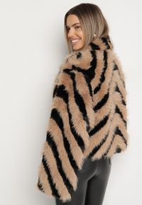 Born2be - Brązowo-Czarna Kurtka Typu Futerko w Paski Alinsse. Okazja: na studniówkę. Kolor: brązowy. Materiał: futro. Wzór: paski #2