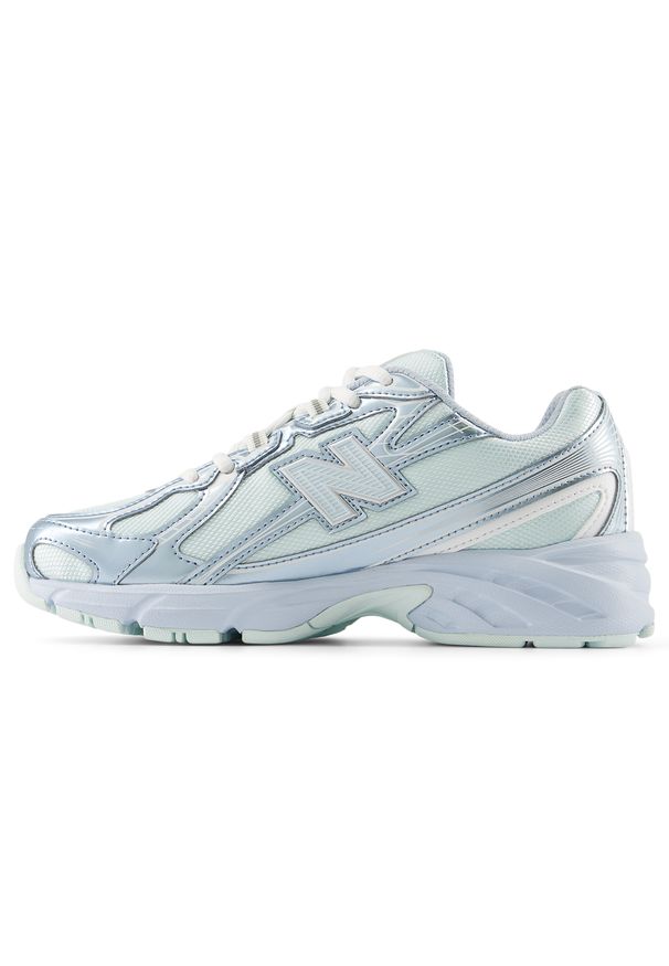Buty dziecięce New Balance G7407LM – niebieskie. Kolor: niebieski. Materiał: materiał, syntetyk. Szerokość cholewki: normalna. Sezon: lato. Sport: turystyka piesza