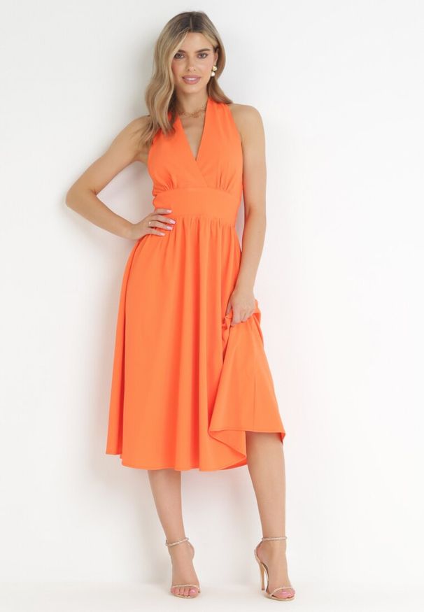 Born2be - Pomarańczowa Rozkloszowana Sukienka z Wiązaniem na Szyi Nosalae. Kolor: pomarańczowy. Typ sukienki: kopertowe