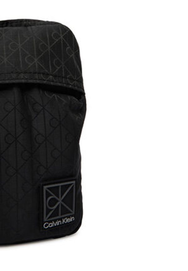 Calvin Klein Saszetka Utility Emblem Phone Crossbody LV04D1192G Czarny. Kolor: czarny. Materiał: materiał