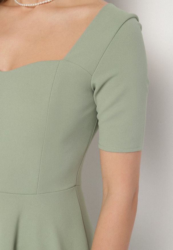 Born2be - Jasnozielona Sukienka z Bufiastymi Rękawami Nerilune. Kolor: zielony. Styl: elegancki, klasyczny