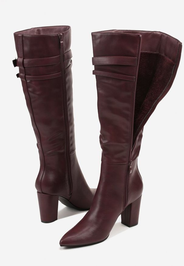 Renee - Bordowe Kozaki do Kolan na Słupkowym Obcasie ze Sprzączkami na Paskach Miobela. Okazja: na randkę. Zapięcie: pasek. Kolor: czerwony. Materiał: futro. Sezon: zima. Obcas: na obcasie. Wysokość obcasa: średni