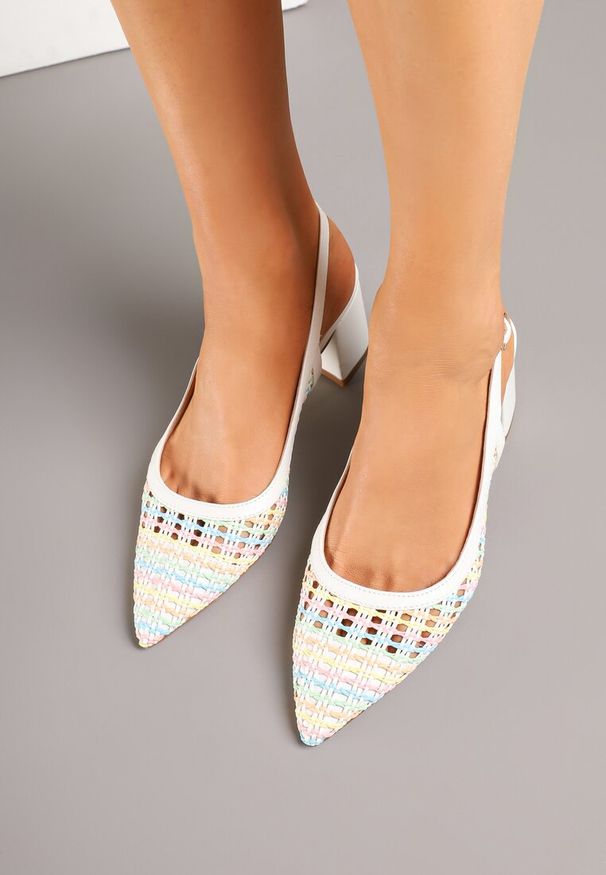 Renee - Białe Sandały na Słupku Slingback Ozdobione Szydełkową Cholewką Novilissea. Okazja: na co dzień, na imprezę. Zapięcie: sprzączka. Kolor: biały. Wzór: aplikacja. Sezon: lato. Obcas: na słupku. Styl: casual. Wysokość obcasa: średni