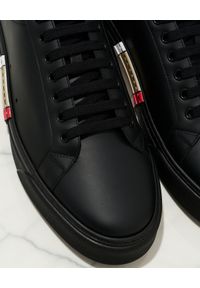 Burberry - BURBERRY - Czarne sneakersy ze skóry. Wysokość cholewki: przed kostkę. Zapięcie: sznurówki. Kolor: czarny. Materiał: skóra. Szerokość cholewki: normalna. Wzór: gładki. Sport: tenis #4