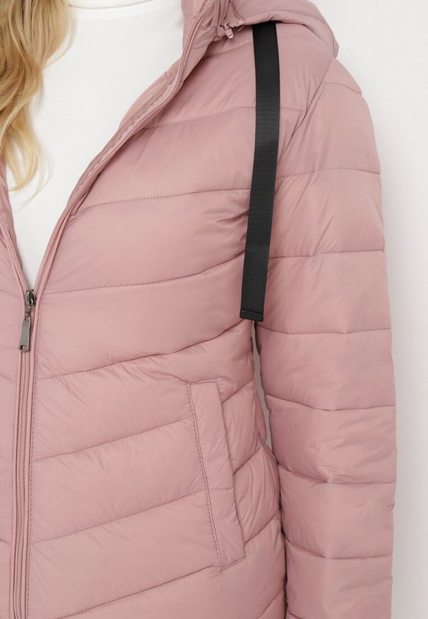 Born2be - Różowa Pikowana Kurtka Zapinana na Suwak z Kapturem i Kieszeniami Soniss. Typ kołnierza: kaptur. Kolor: różowy