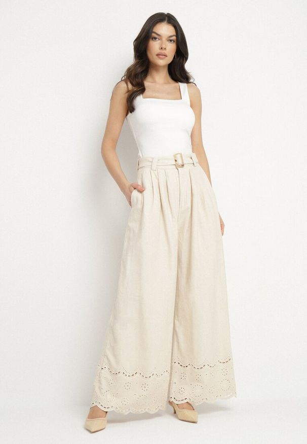 Born2be - Beżowe Spodnie Szerokie z Bawełny Ozdobione Haftem z Paskiem Ulsemi. Okazja: na co dzień. Stan: podwyższony. Kolor: beżowy. Materiał: bawełna. Wzór: haft, aplikacja. Styl: casual, klasyczny