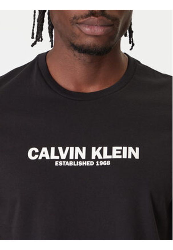 Calvin Klein T-Shirt 30s Graphic LV04RE820G Czarny Regular Fit. Kolor: czarny. Materiał: bawełna