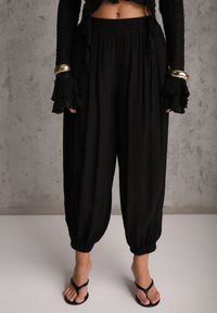 Renee - Czarne Spodnie High Waist o Kroju Balloon Mezesha. Okazja: na co dzień. Stan: podwyższony. Kolor: czarny. Długość: krótkie. Styl: boho, casual #8