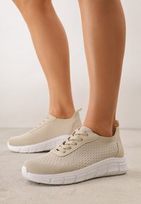Renee - Beżowe Siateczkowe Buty Sportowe na Piankowej Podeszwie z Tłoczeniami Nisitia. Okazja: na co dzień. Kolor: beżowy. Szerokość cholewki: normalna #5