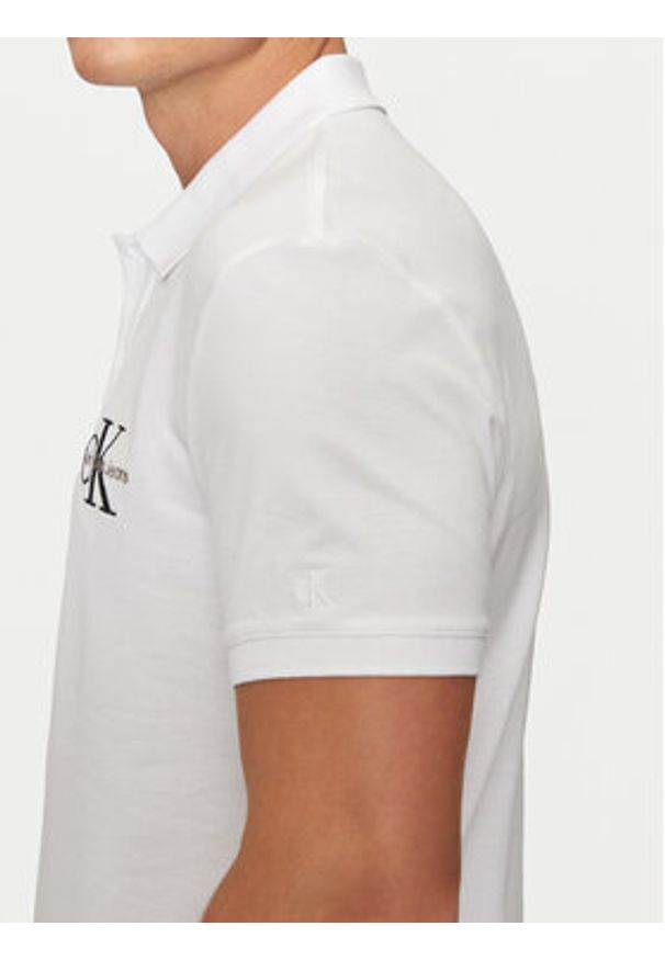 Calvin Klein Jeans Polo Monologo J30J325664 Biały Regular Fit. Typ kołnierza: polo. Kolor: biały. Materiał: bawełna