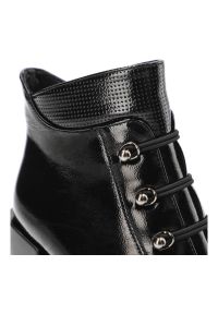 Czarne Botki Lakierowane Filippo Eleganckie Buty Damskie. Okazja: na co dzień. Kolor: czarny. Materiał: lakier. Sezon: jesień. Obcas: na obcasie. Styl: elegancki. Wysokość obcasa: średni #8