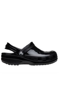 Klapki Crocs Classic High Shine Clog 209834-001 - czarne. Kolor: czarny. Sezon: lato. Styl: młodzieżowy