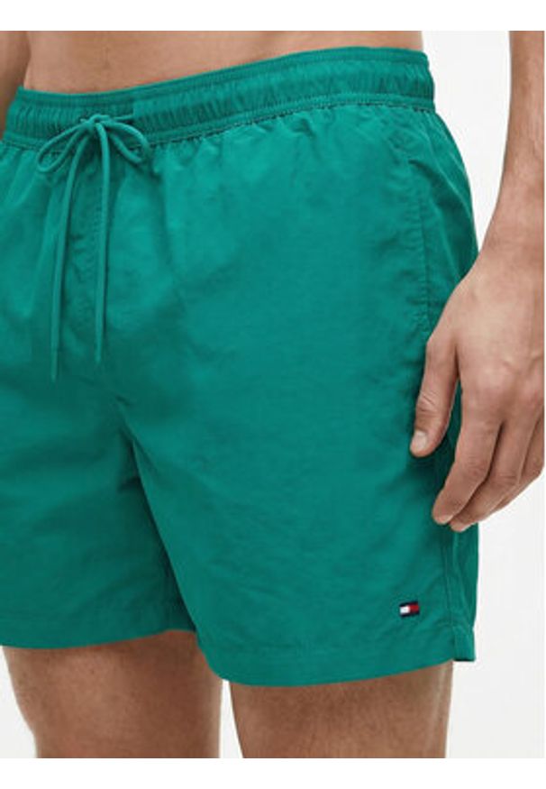 TOMMY HILFIGER - Tommy Hilfiger Szorty kąpielowe UM0UM03477 Zielony Regular Fit. Kolor: zielony. Materiał: syntetyk