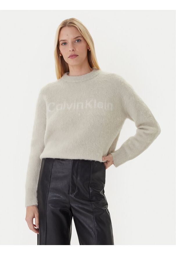 Calvin Klein Sweter LV044D359G Beżowy Relaxed Fit. Kolor: beżowy. Materiał: syntetyk