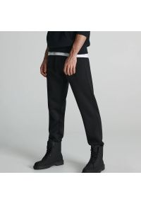 Sinsay - Spodnie dresowe jogger - Czarny. Kolor: czarny. Materiał: dresówka #1