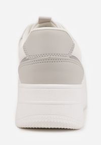 Renee - Biało-Szare Casualowe Sneakersy Vices na Niskiej Platformie Torila. Okazja: na co dzień. Zapięcie: sznurówki. Kolor: biały. Wzór: aplikacja. Obcas: na platformie. Sport: bieganie #8