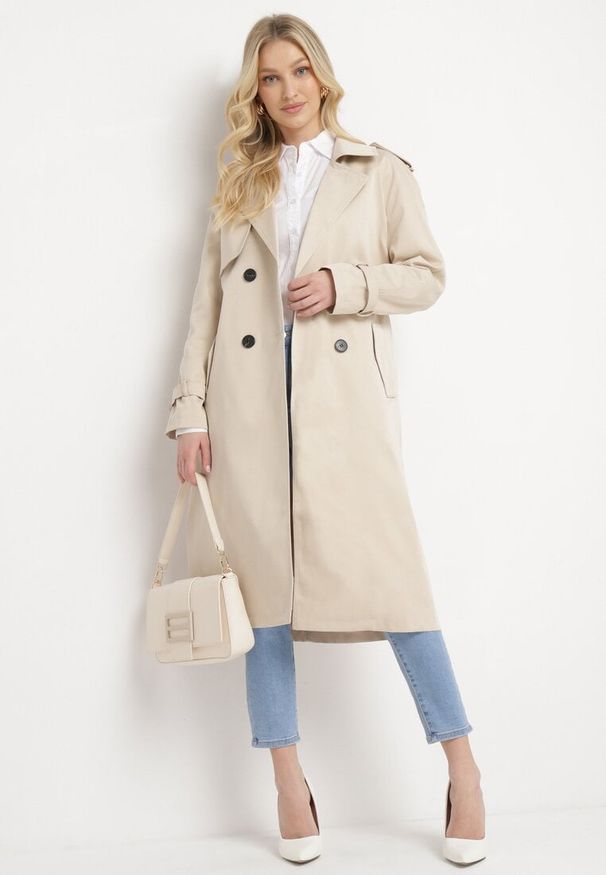 Born2be - Beżowy Długi Płaszcz Trencz o Klasycznym Fasonie z Paskiem Nasde. Okazja: na co dzień. Kolor: beżowy. Materiał: jeans. Długość: długie. Styl: klasyczny