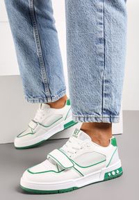 Renee - Biało-Zielone Sneakersy z Ozdobnymi Przeszyciami Zapięciem na Rzep przed Kostkę Anihapre. Okazja: do pracy, na uczelnię. Wysokość cholewki: przed kostkę. Zapięcie: rzepy. Kolor: biały #6
