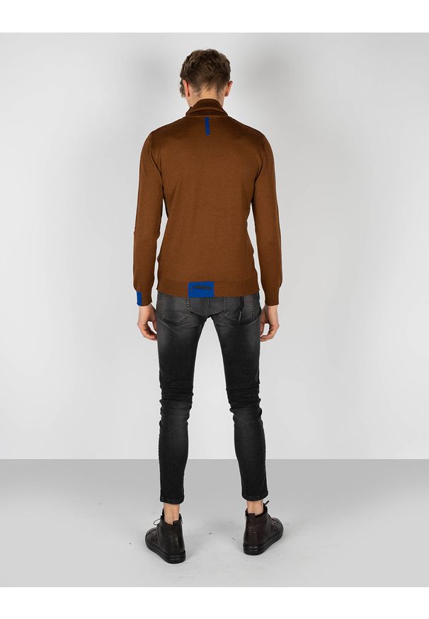 Takeshy Kurosawa Sweter "Turtle Neck" | 83158| Dolcevita Intarsio | Mężczyzna | Brązowy. Okazja: na co dzień. Typ kołnierza: golf. Kolor: brązowy. Materiał: akryl, wełna. Wzór: aplikacja. Styl: casual