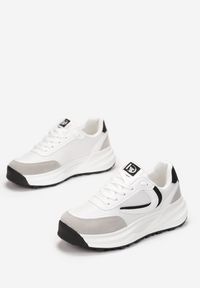 Born2be - Biało-Czarne Sneakersy Devane. Okazja: na co dzień. Nosek buta: okrągły. Zapięcie: sznurówki. Kolor: biały. Materiał: materiał