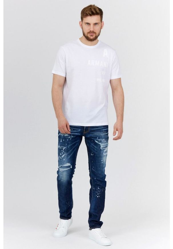 Armani Exchange - ARMANI EXCHANGE Biały t-shirt męski z białym logo. Kolor: biały. Materiał: prążkowany. Wzór: nadruk