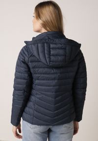 Born2be - Granatowa Klasyczna Kurtka Przejściowa z Pikowaniem i Odpinanym Kapturem Pretiella. Okazja: na spacer, na co dzień. Kolor: niebieski. Materiał: jeans, nylon. Styl: klasyczny #3