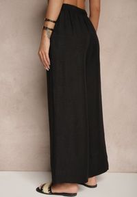 Renee - Czarne Spodnie Typu Palazzo High Waist o Szerokim Kroju Arathira. Okazja: na co dzień, na imprezę. Stan: podwyższony. Kolor: czarny. Materiał: jedwab. Długość: długie. Styl: elegancki, casual