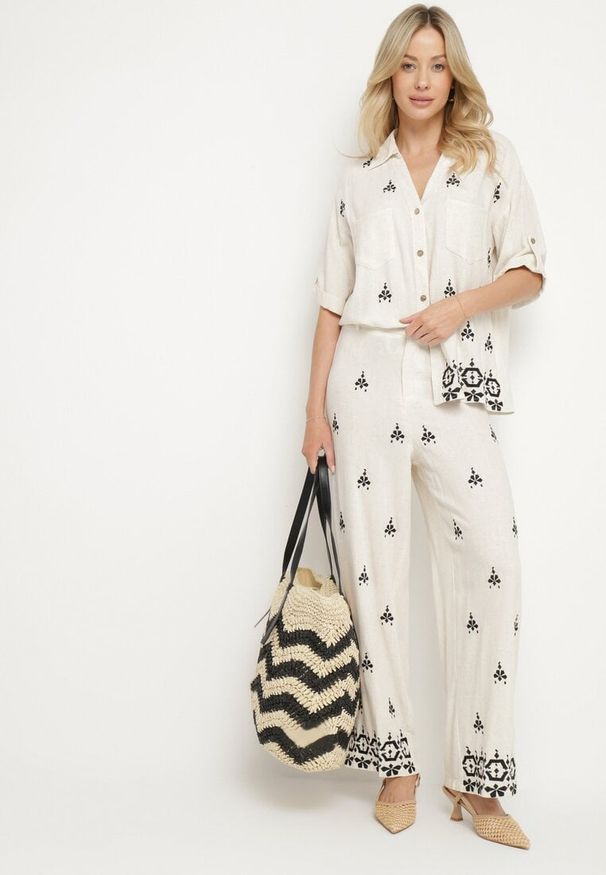 Born2be - Biało-Czarna Koszula Overisze z Wiskozy i Lnu z Wzorem Etno Jaslena. Okazja: na co dzień. Typ kołnierza: dekolt w serek, kołnierzyk klasyczny. Kolor: biały. Materiał: wiskoza, len. Długość rękawa: krótki rękaw. Długość: krótkie. Sezon: wiosna, lato. Styl: etno