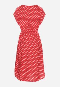 Born2be - Czerwona Sukienka z Gumką w Pasie i Falbanką Romilla. Kolor: czerwony. Materiał: bawełna. Sezon: lato. Styl: wizytowy #3